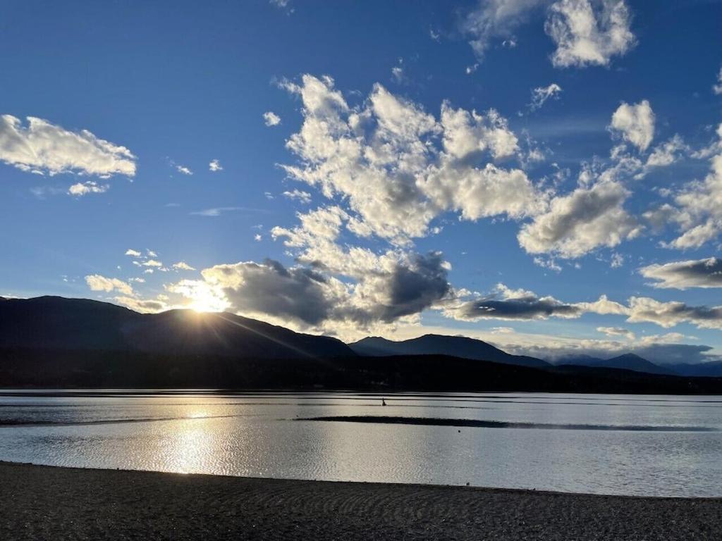 Akiskinook At Windermere Lake - Private Beach Access - New Pool And Hot Tub Now Open! Invermere Exterior photo
